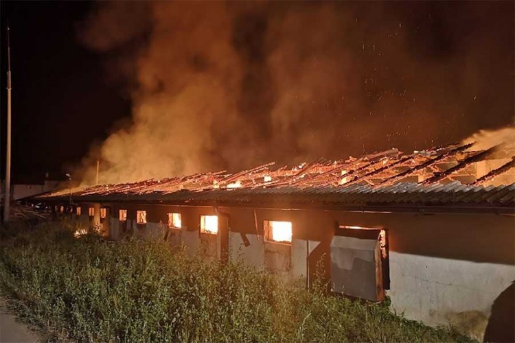 Požar na skladištu u Romanovcima kod Gradiške