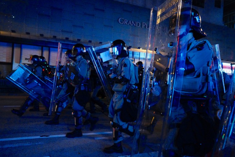Sukobi u Hong Kongu, policija upotrijebila gumene metke
