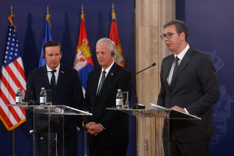 Vučić s američkim senatorima: Beograd spreman na razgovor