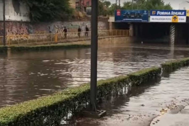Potop u Subotici, izvlačili automobil iz vode