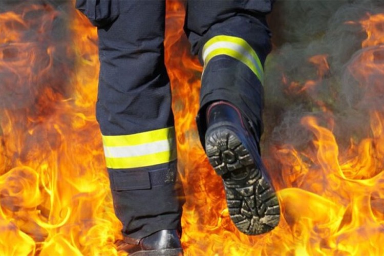 Požar u fabrici toalet papira u Surčinu, ima povrijeđenih