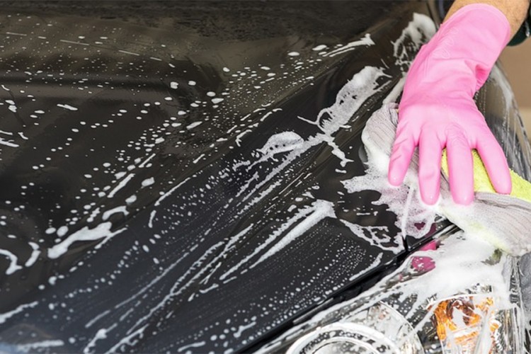 Čak 32 odsto ljudi auto pere samo jednom godišnje