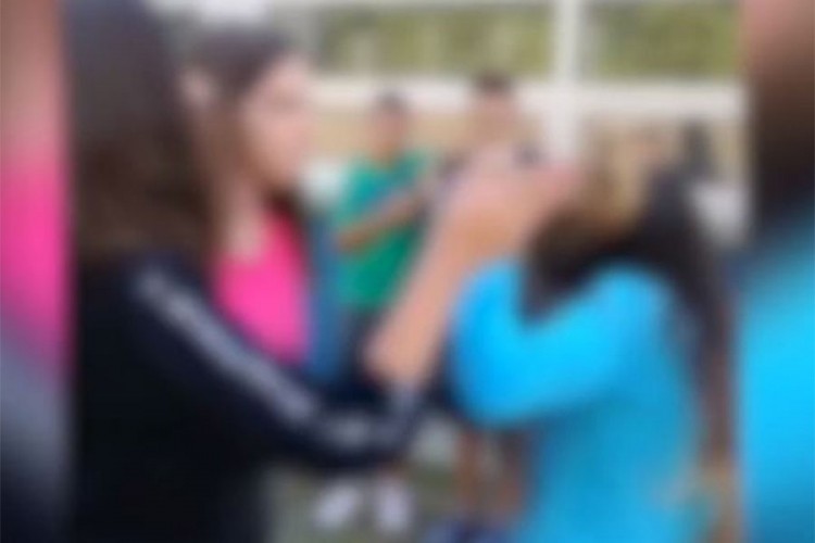 Djevojčice šamarale vršnjakinju u dvorištu škole u Barajevu