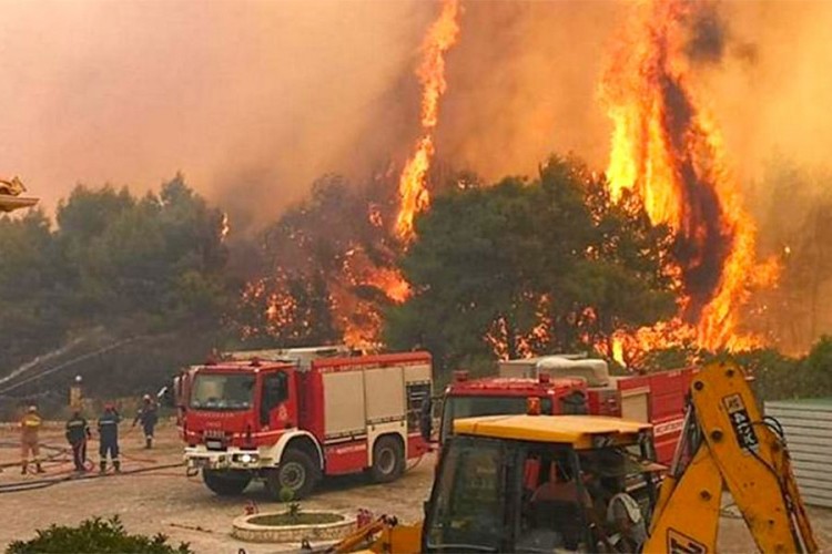 Bjesni požar na Zakintosu, evakuisana dva sela