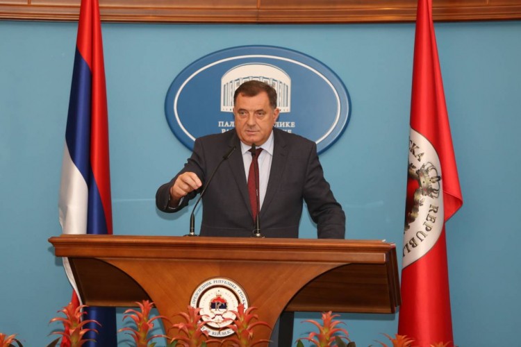 Dodik: Incko se stavlja na stranu antidejtonske rezolucije SDA