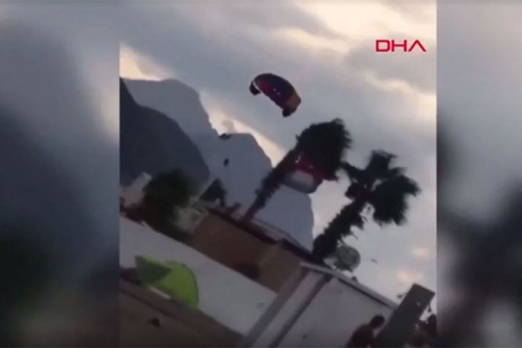Turista poginuo na parasailingu u Antaliji