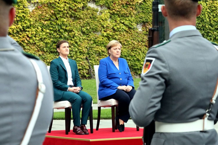 Merkelova dočekala Brnabićevu uz vojne počasti