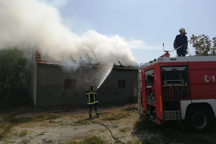 Izgorjela staja sa sijenom u trebinjskom selu
