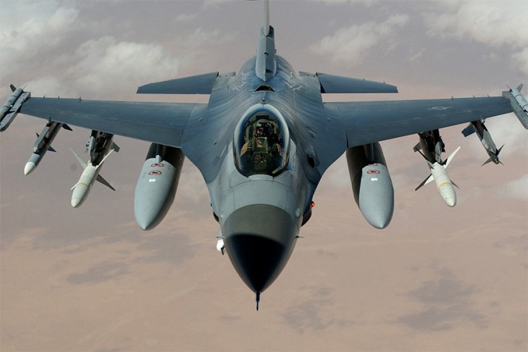 Objavljen snimak pada F-16 i spasavanja pilota sa dalekovoda