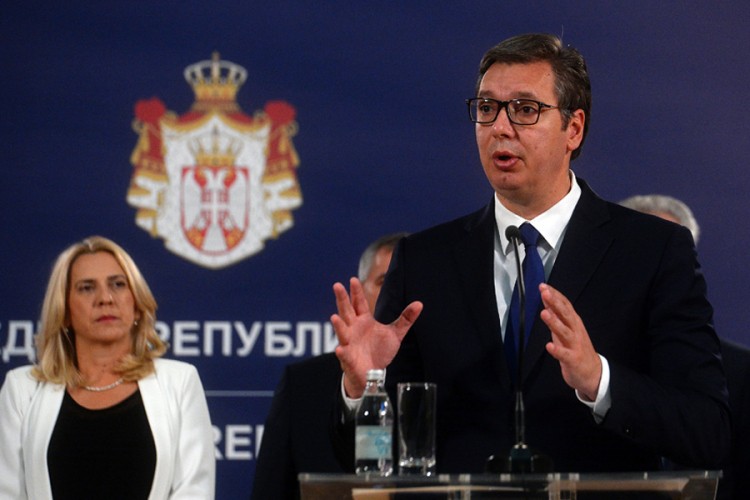 Vučić pozvao na smirenje tenzija