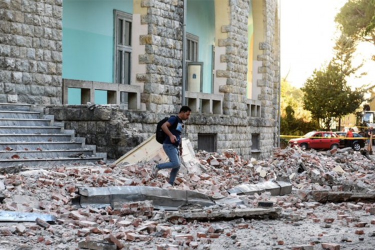 Dvadeset sekundi noćne more u Albaniji: Više od 100 povrijeđenih u zemljotresu