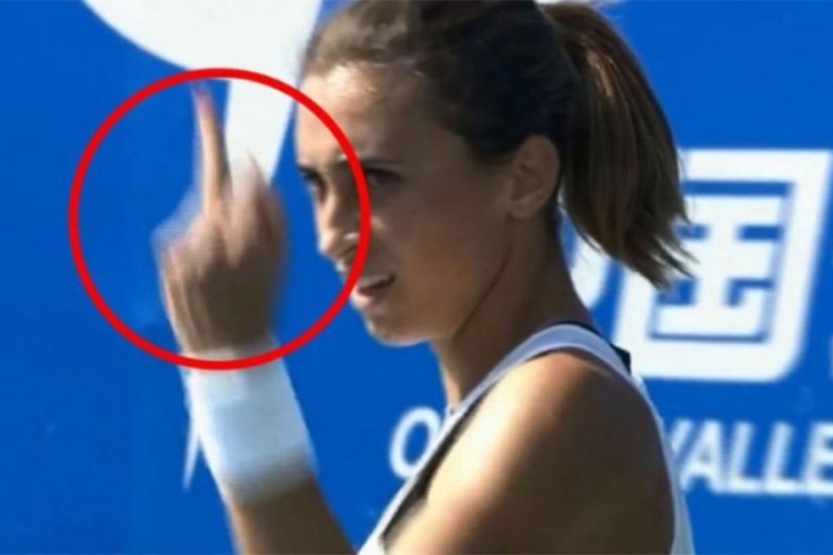 Hrvatska teniserka pokazala protivnici srednji prst