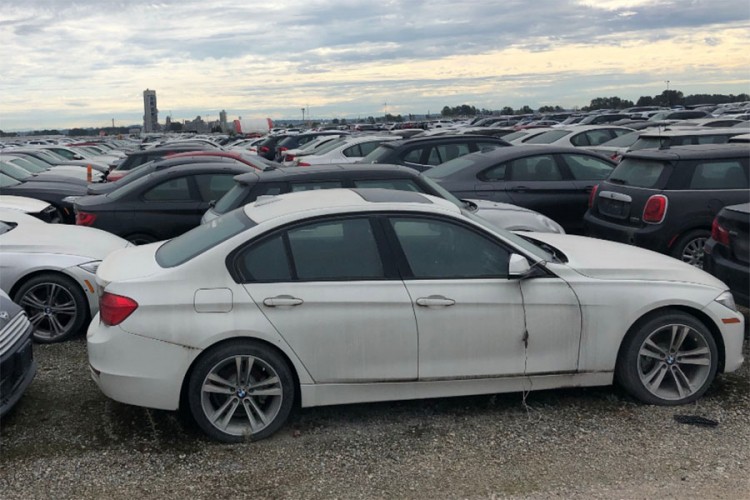 Hiljade novih BMW-a godinama odumire na kanadskom parkingu
