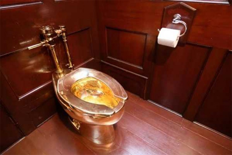 Ukraden zlatni toalet vrijedan 4.8 miliona britanskih funti