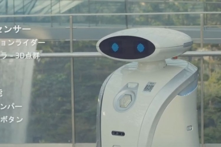 300 robota čistača priča viceve na pet jezika