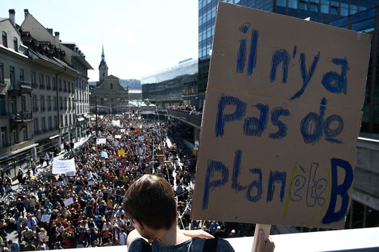 Hiljade ljudi na ulicama Berna protiv klimatskih promjena