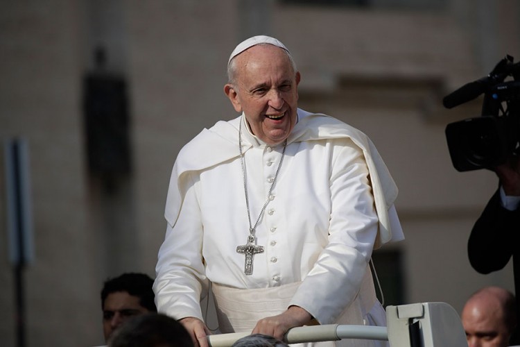 Ukor pape: Proizvode oružje za rat, a odbacuju migrante