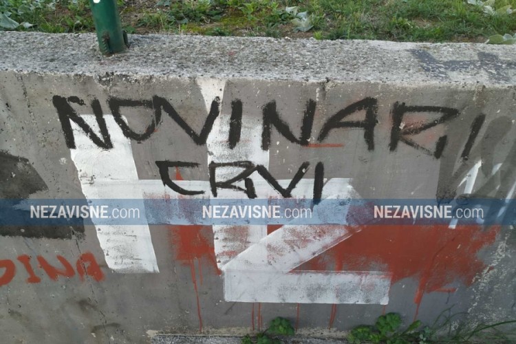 U Sarajevu osvanuo grafit "Novinari crvi"