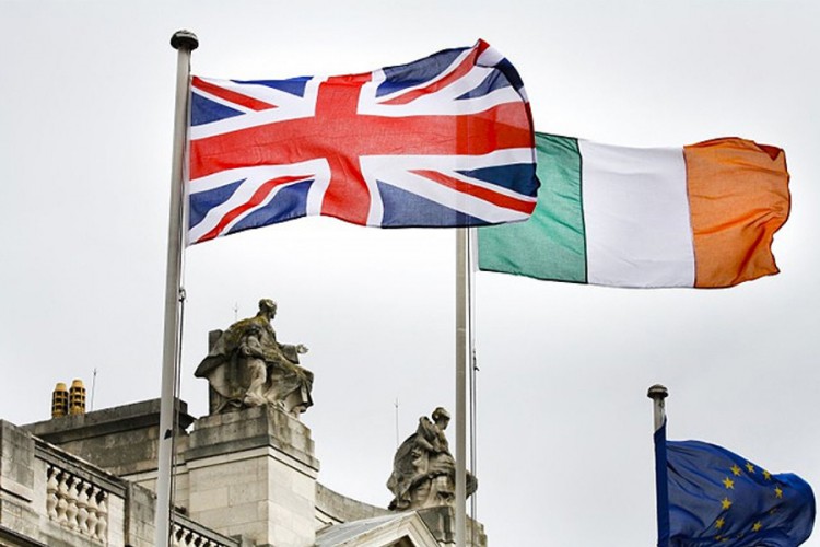 Britanija predlaže uvođenje carinskih stanica s Irskom