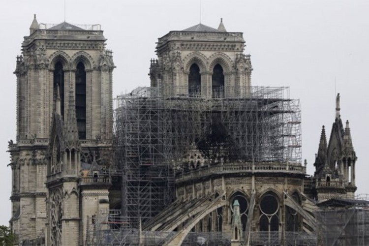 Za obnovu katedrale Notr Dam 100 miliona evra