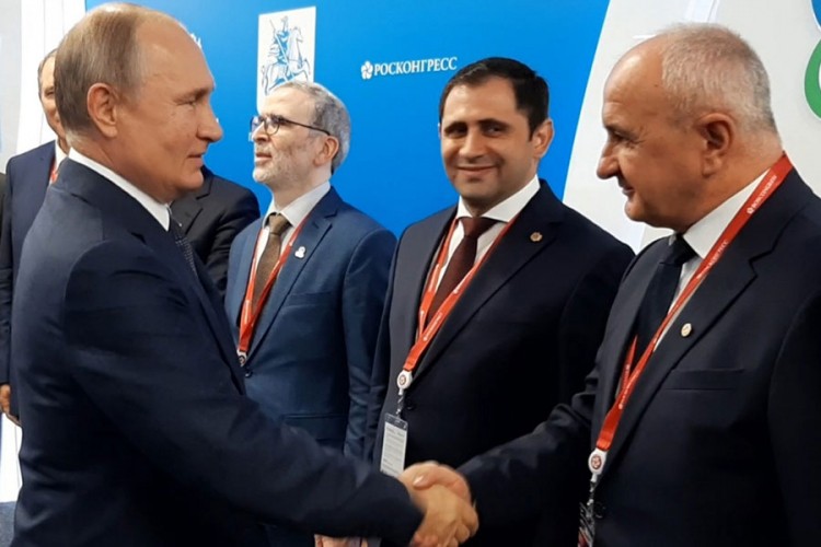 Đokić se sastao sa Putinom na forumu u Moskvi