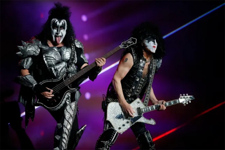 Podvodni koncert grupe Kiss, sviraju za ajkule i obožavaoce