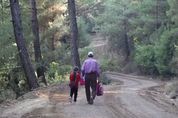 Otac sam napravio put kako bi kćerka mogla da ide u školu