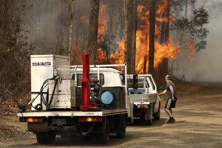 U Australiji bukti 40 požara, gasi ih 500 vatrogasaca