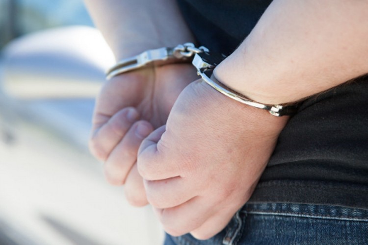 Uhapšena dvojica zbog silovanja i 12 krađa