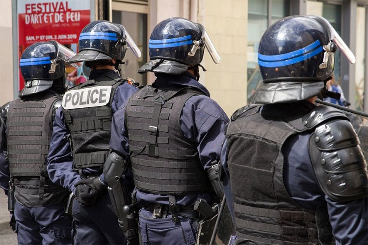 Akcija u Parizu: Uhapšeno pet saradnika napadača nožem