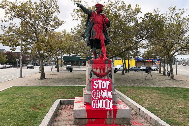 Oskrnavljene Kolumbove statue: "Prestanimo da slavimo genocid"