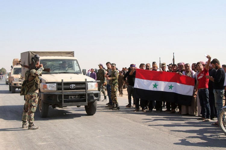 Susret konvoja sirijske vojske sa odlazećim američkim vojnicima