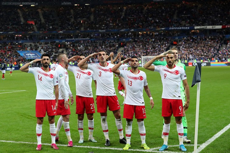 Turski fudbaleri ponovo salutirali vojnicima u Siriji