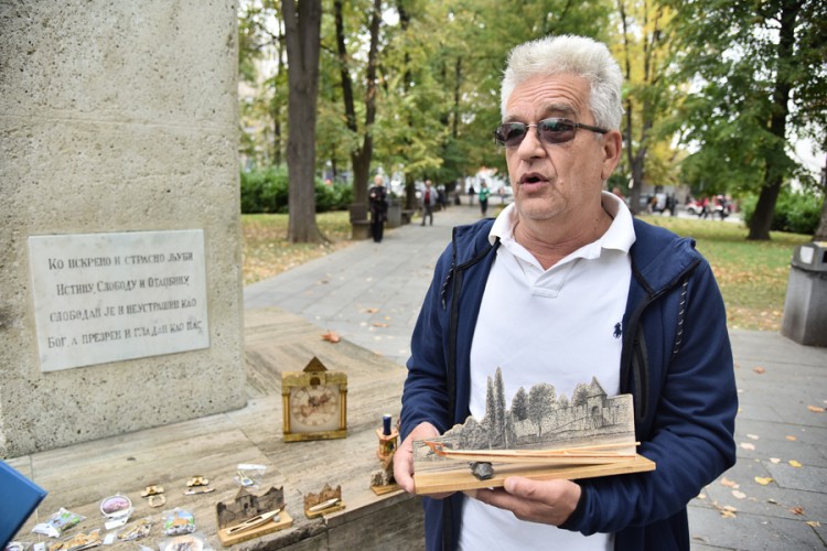 Banjalučanin suvenirima s motivima grada na Vrbasu oduševljava turiste