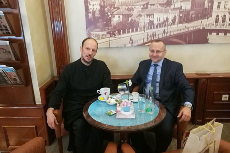Vladika i muftija na kafi u Mostaru