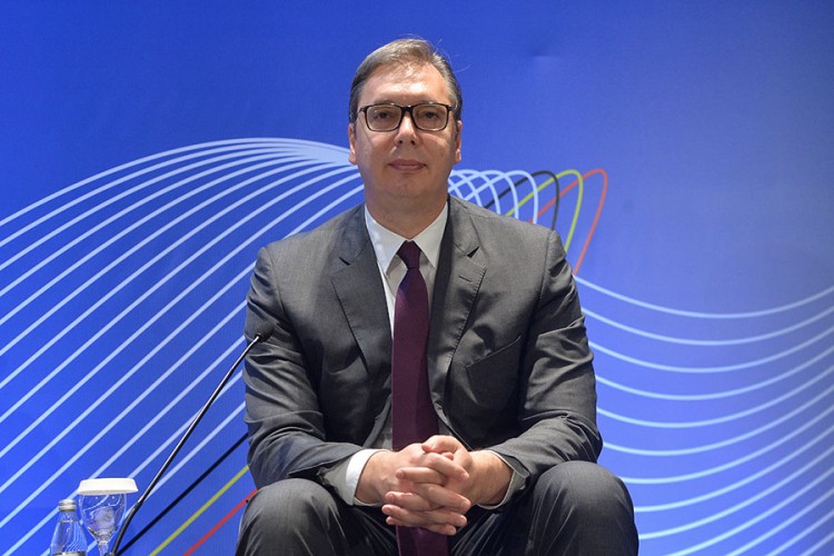 Vučić prozvao britanskog ambasadora zbog fotografije sa Kurtijem