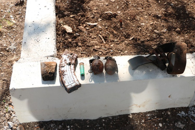Arsenal oružja pronađen u trebinjskoj staroj mrtvačnici