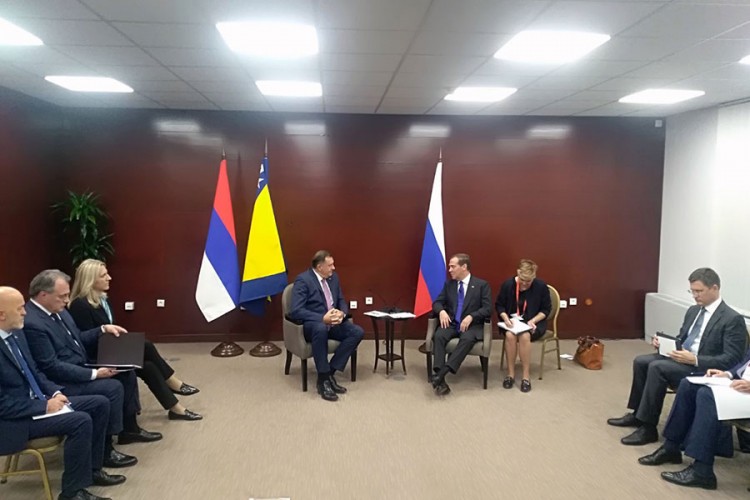 Sastanak Dodika i Cvijanovićeve sa Medvedevim