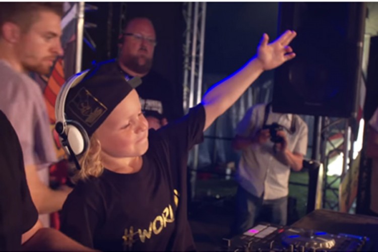 Mini-muzička senzacija, najmlađi klupski DJ na svijetu