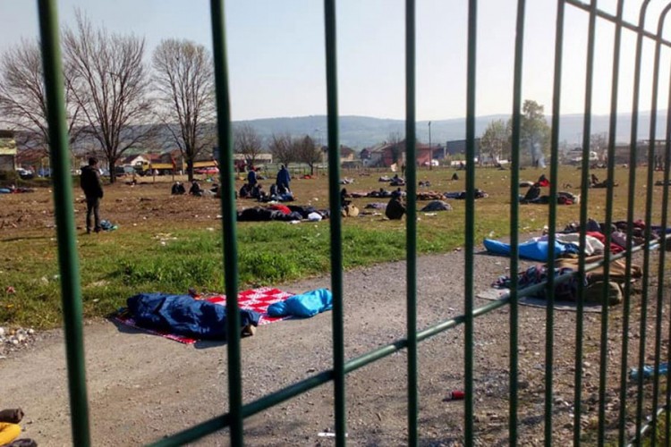 "Srbi će blokadom puta spriječiti smještanje migranata u Medeno Polje"