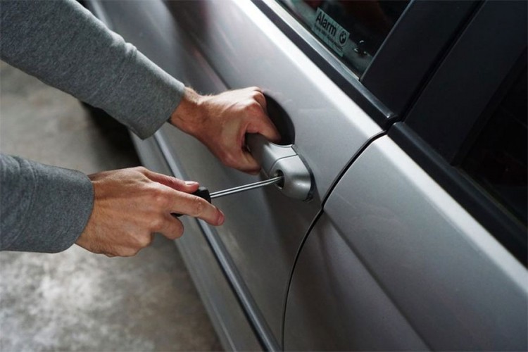 Četiri stvari koje će istog trenutka privući lopove vašem autu