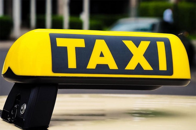 Vic dana: Baba plaća taksi