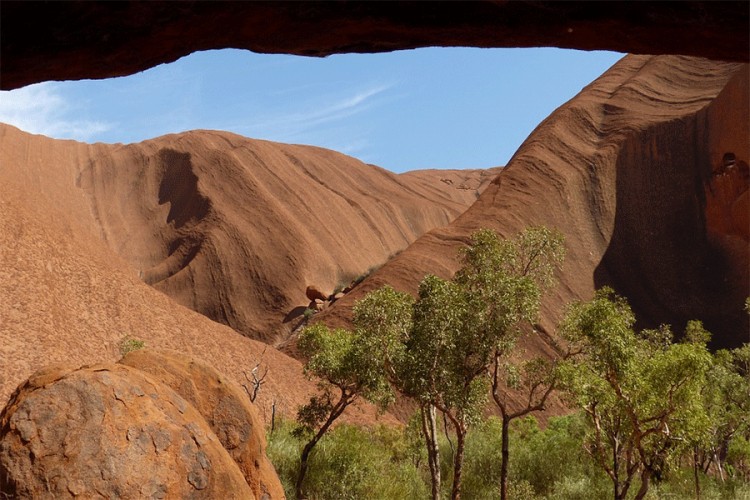 Turisti čekaju posljednji uspon na Uluru