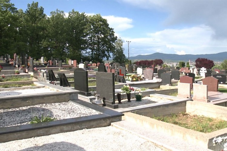 Šok u Čačku: Iskopali raku na pogrešnom mjestu i sahranili pokojnika