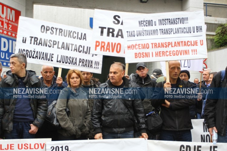 Protest dijaliznih pacijenata u Sarajevu: Isključili se sa dijalize
