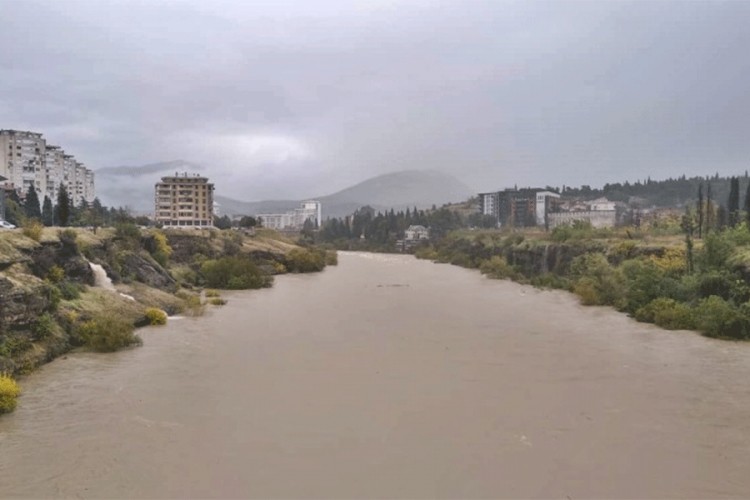 Situacija u Crnoj Gori bolja, ali opasnost od poplava nije prošla