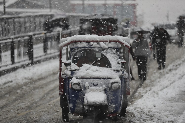 Snijeg u himalajskom dijelu Kašmira, poginule tri osobe