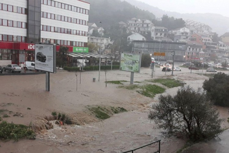U Nikšiću ugroženo 30 kuća iz koji se voda nije povukla