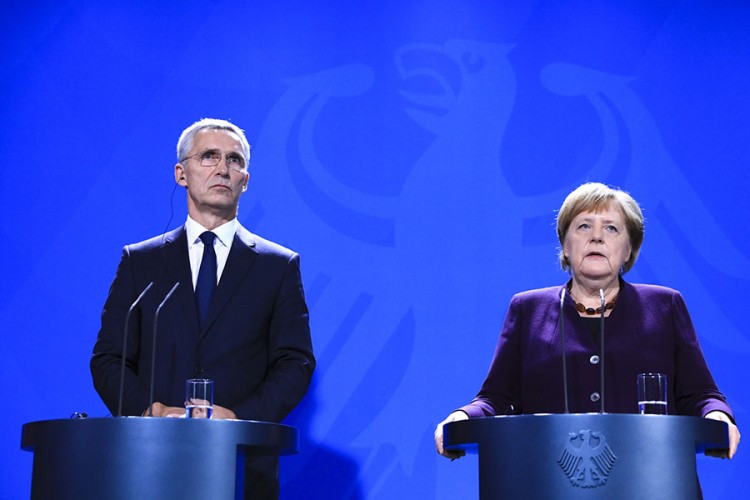 Merkel odbacila izjave Makrona da je NATO "klinički mrtav"