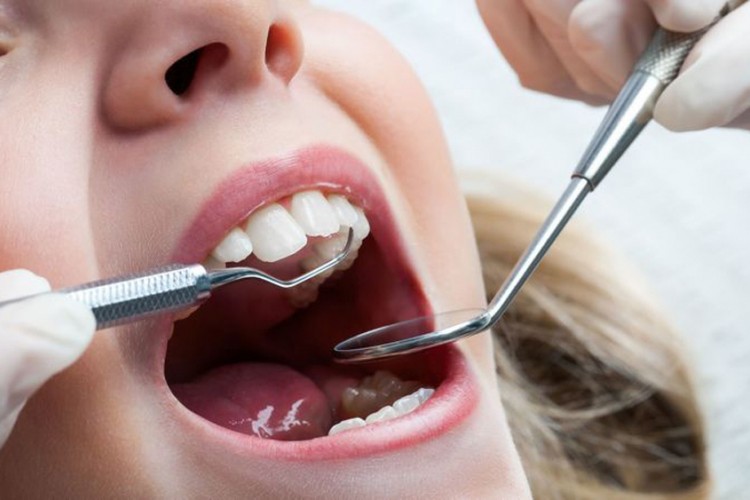 Povratak srednjoškolaca školskom zubaru podijelio roditelje